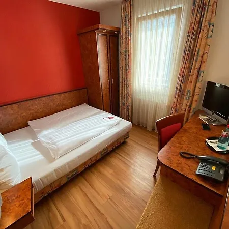 Hotel Miramar Am Römer 3*