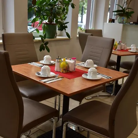 Am Kurfuerstenplatz - Messe Отель 3*