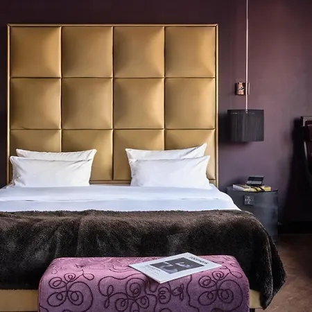 Roomers Frankfurt, Autograph Collection 5*