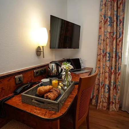 Hotel Miramar Am Römer 3*