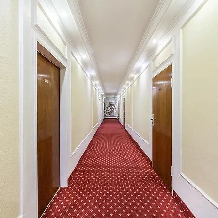 Отель Continental Frankfurt 3*