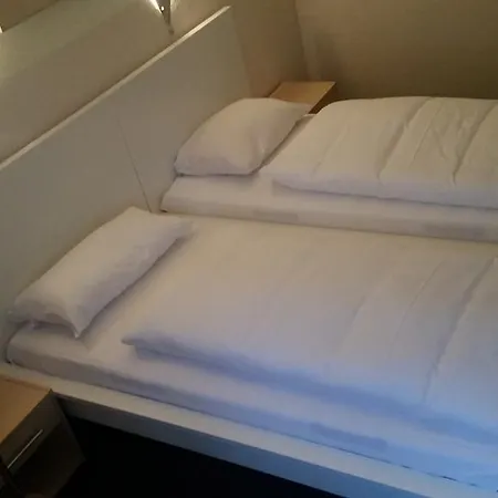 Hotelgarni Frankfurt בית הארחה פרנקפורט