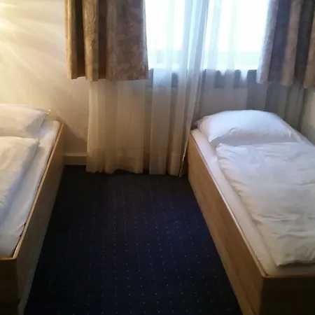 Hotelgarni Frankfurt בית הארחה פרנקפורט