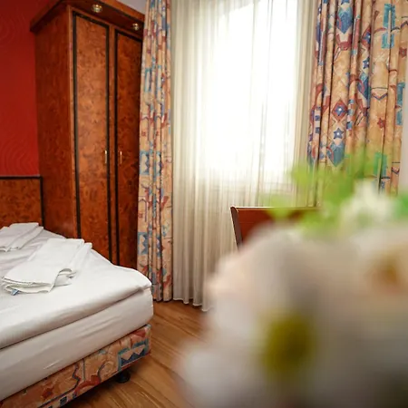 Miramar Am Römer Hotel 3*