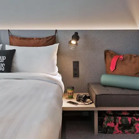 Отель Moxy Frankfurt Center Франкфурт-на-Майне