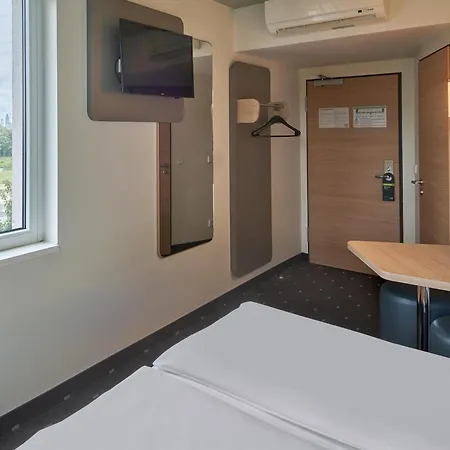 Hotel Frankfurt-west 3*