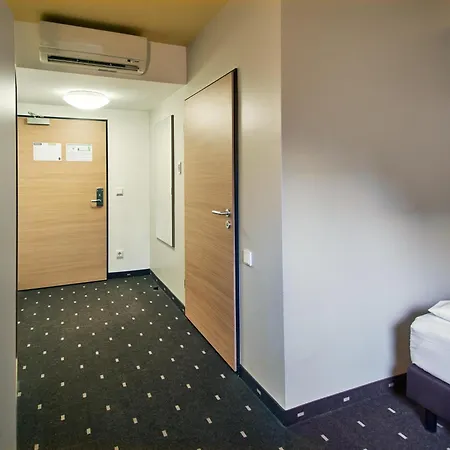 호텔 Frankfurt-nord 3*