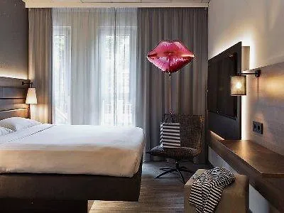 Moxy Frankfurt East מלון