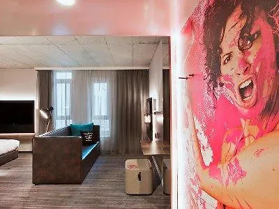 Moxy Frankfurt East מלון