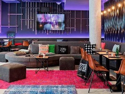 Moxy Frankfurt East מלון