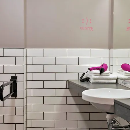 מלון Moxy Frankfurt East