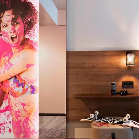 Moxy Frankfurt East מלון 3*