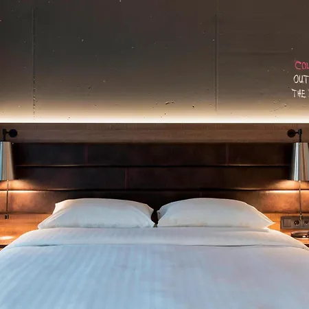 מלון Moxy Frankfurt East 3*