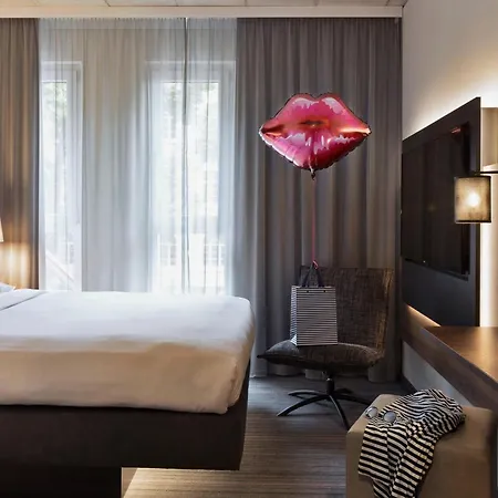 Moxy Frankfurt East 3* פרנקפורט