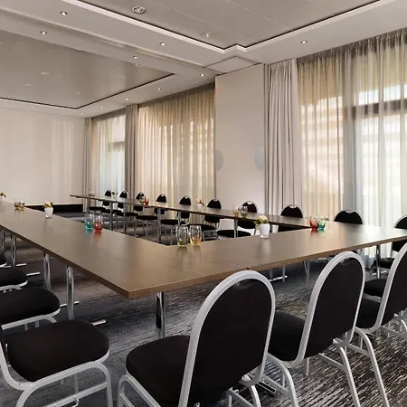 מלון Sheraton Frankfurt Airport & Conference Center 4*