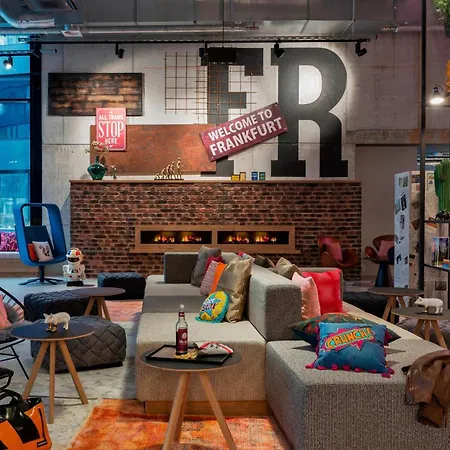 Отель Moxy Frankfurt Center 3*