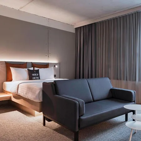 Moxy Frankfurt Center Отель