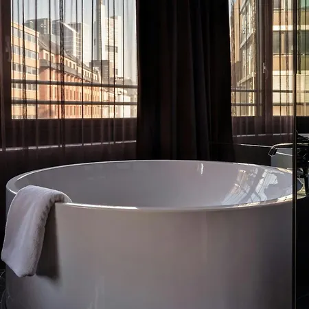 Roomers Frankfurt, Autograph Collection Hotel 5*