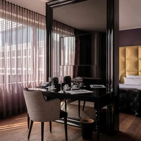 Roomers Frankfurt, Autograph Collection 5*
