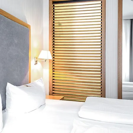 Townhouse Hotel 3*