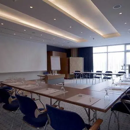 Dorint Main Taunus Zentrum Frankfurt Отель 4*