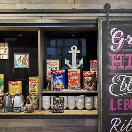 Moxy Frankfurt East מלון