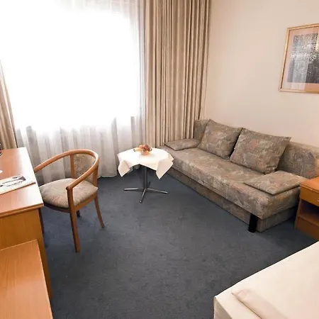 Hotell Klein Frankfurt 3*