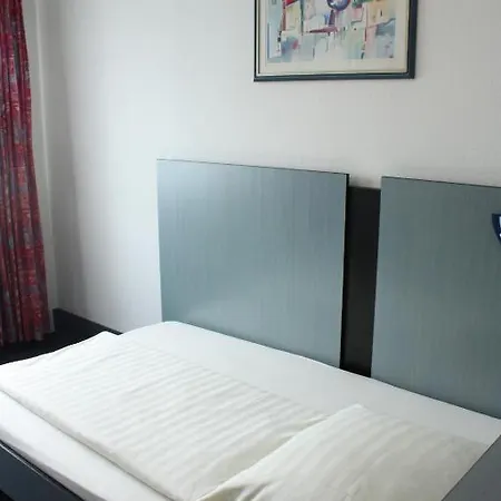 Diplomat Hotell 2*
