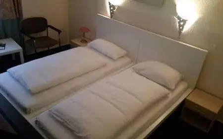 Hotelgarni Frankfurt בית הארחה פרנקפורט