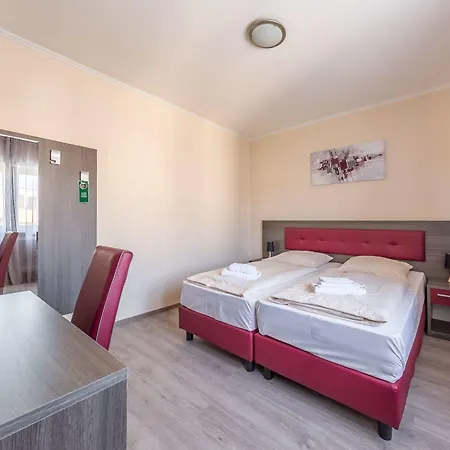 Hotell Klein Frankfurt 3*