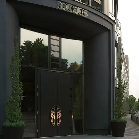 Roomers Frankfurt, Autograph Collection