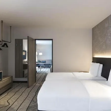 Hyatt Place Frankfurt Airport מלון