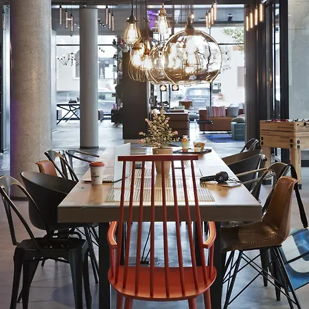 Moxy Frankfurt East מלון