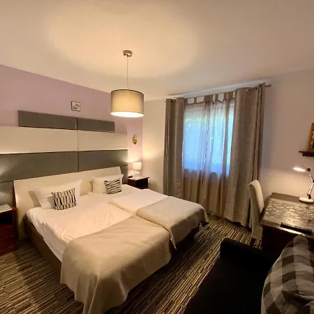 Attaché 3*