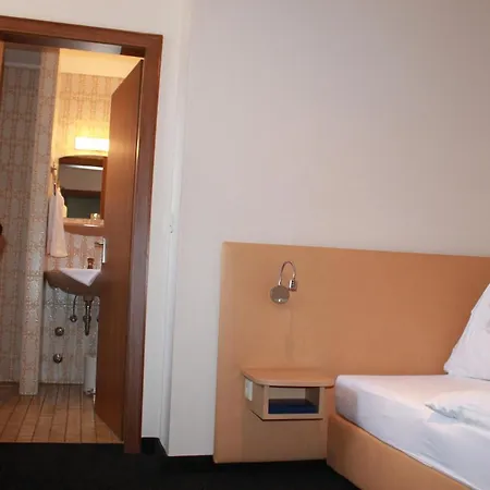 Hotell Huebler 3*