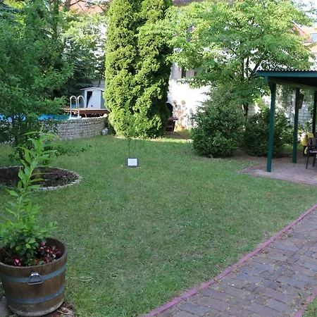 Attaché Hotel