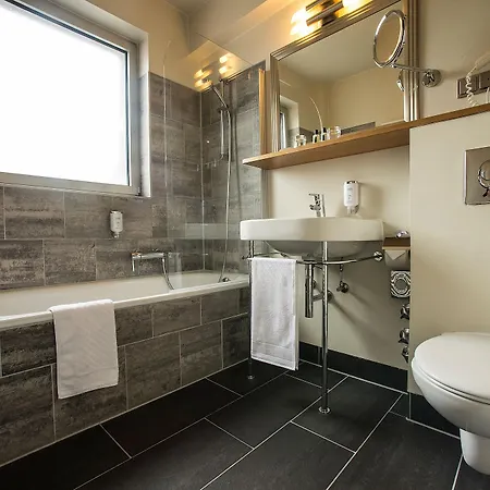 Turm Otel 4*