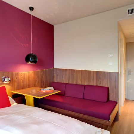 מלון Meininger Frankfurt Main / Airport 3*
