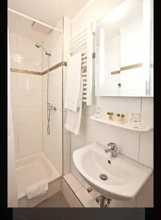 מלון Frankfurt Messe 3*