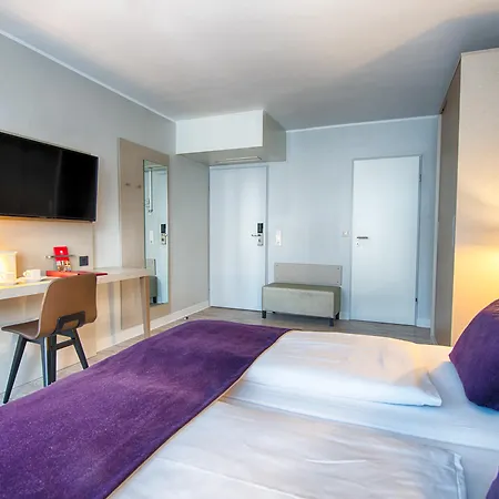 Leonardo Frankfurt Center מלון 3*