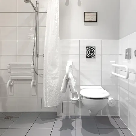 Hotel Ramada By Wyndham Frankfurt Centre 4*