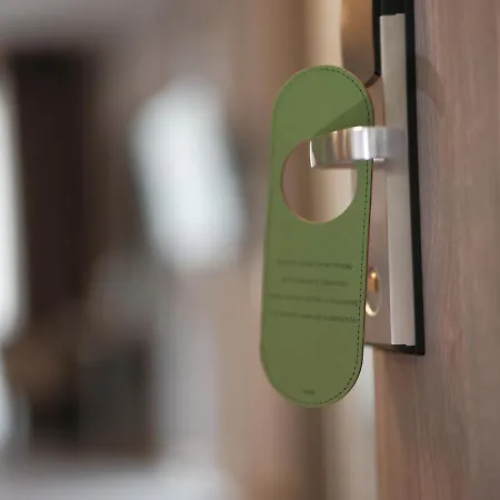 The - & House Apartahotel