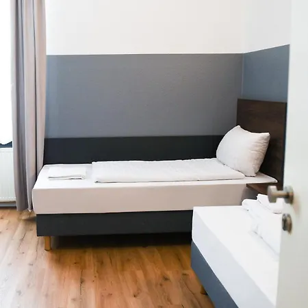 Apadana Frankfurt Отель