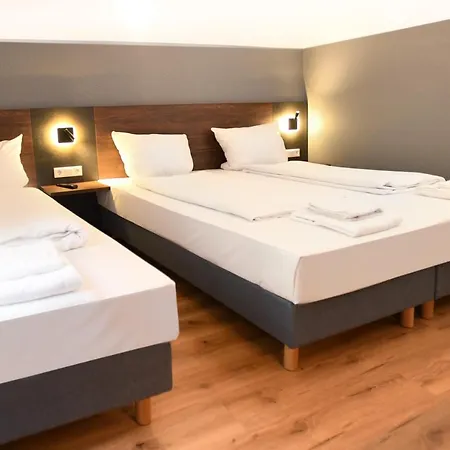 Apadana Frankfurt Отель 2*