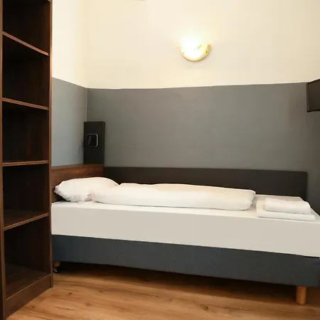 Отель Apadana Frankfurt Франкфурт-на-Майне