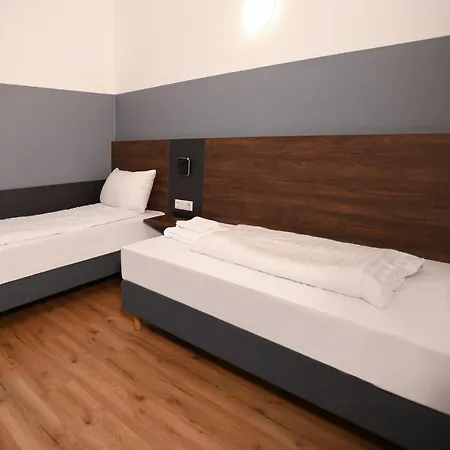 Apadana Frankfurt Отель