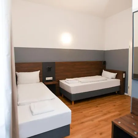 Отель Apadana Frankfurt