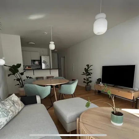 Naehe Messe: Zentrale Mit Balkon Und Loggia * Frankfurt am Main