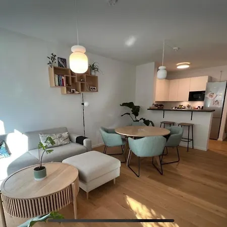 Naehe Messe: Zentrale Mit Balkon Und Loggia