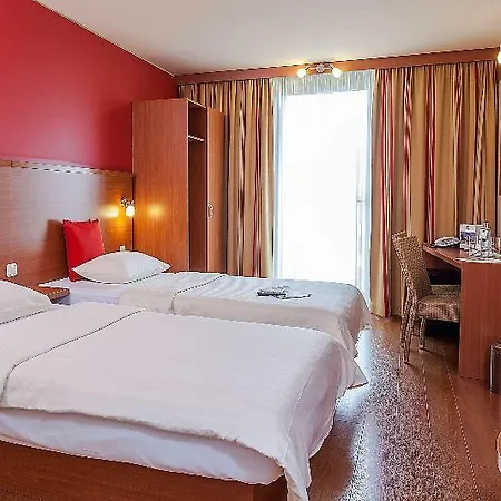 Premier Frankfurt Europaviertel Otel 3*